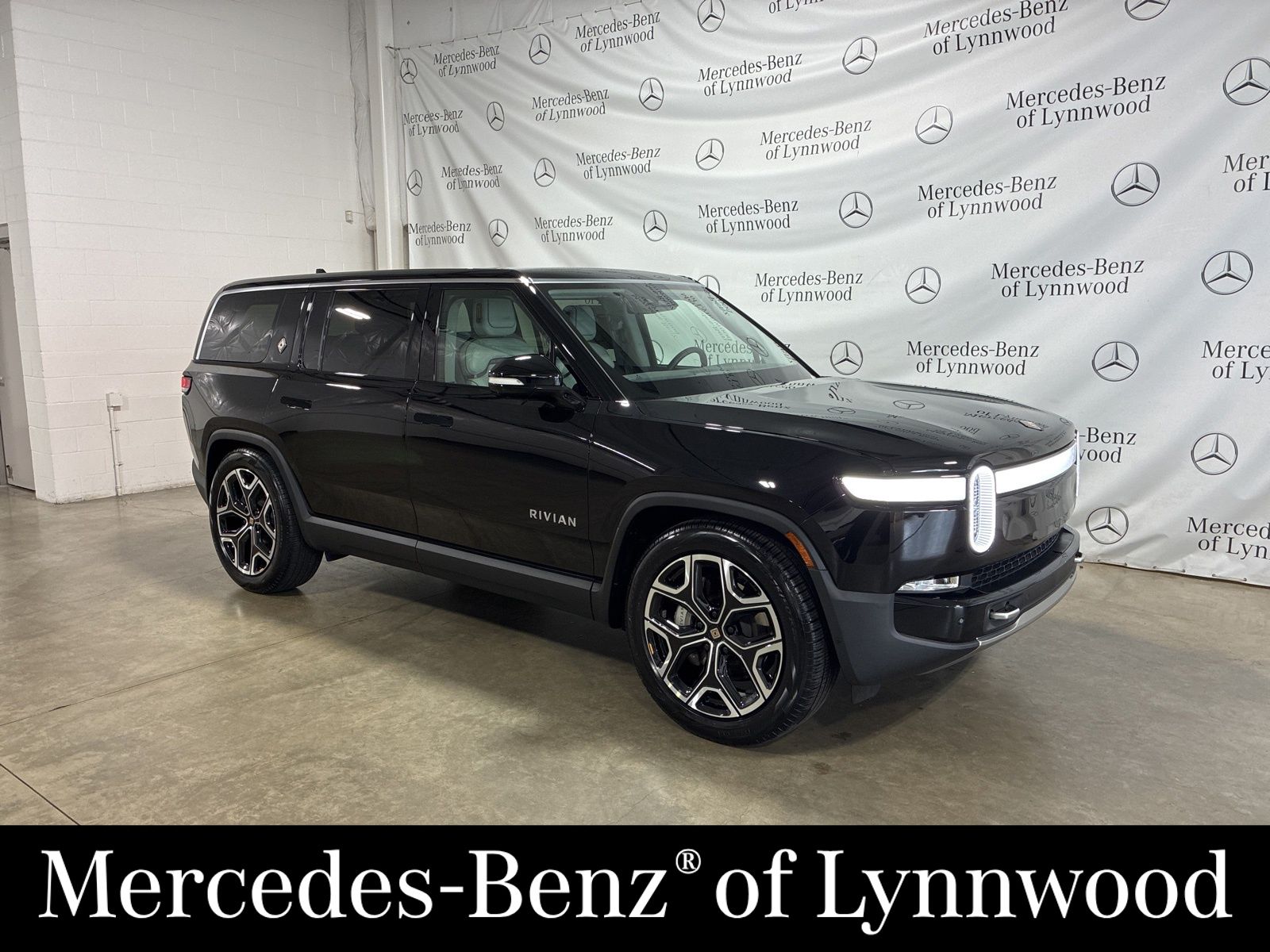 2024 Rivian R1S Adventure