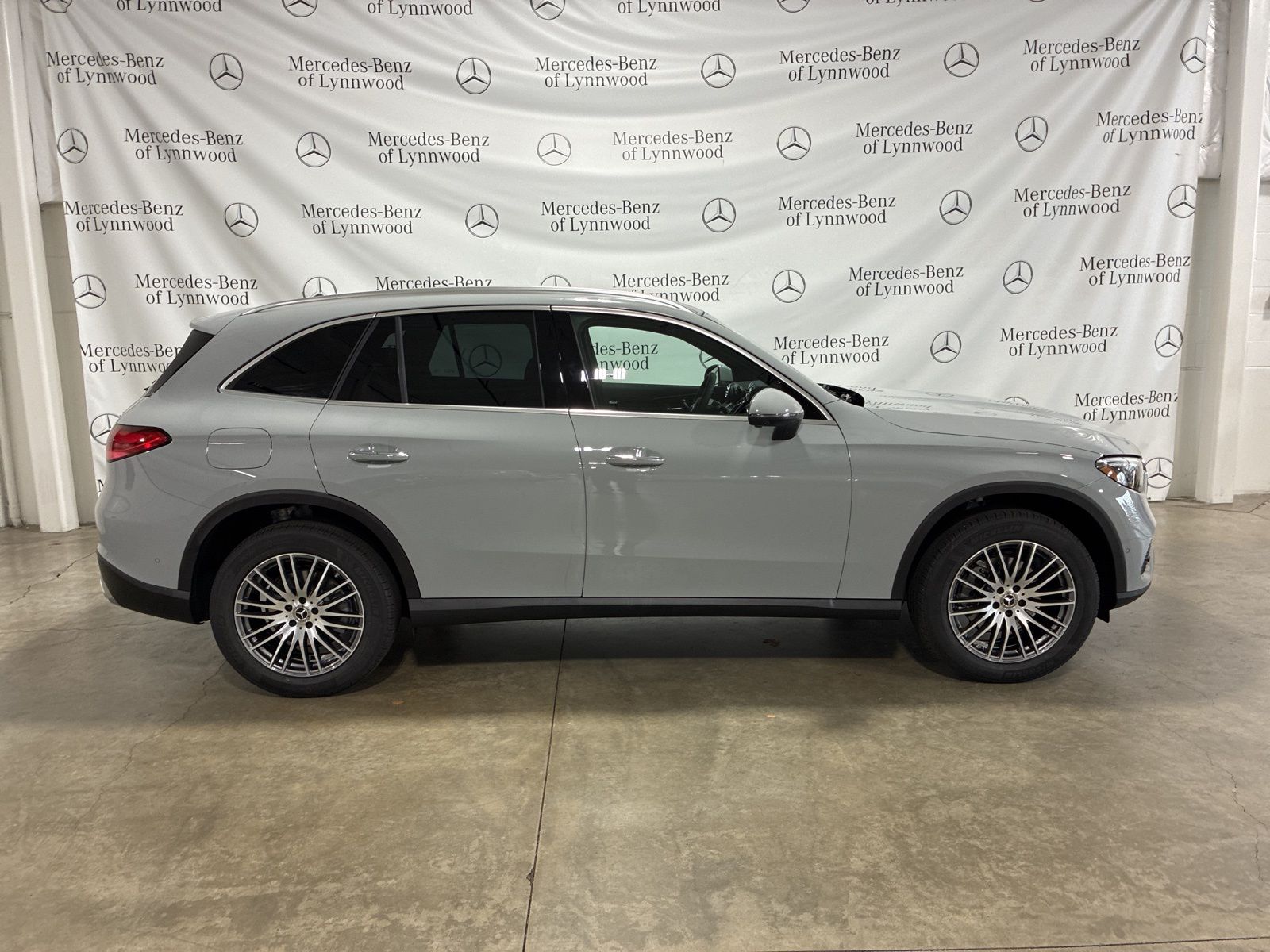 2026 Mercedes Benz GLC 300 4MATIC photo 3