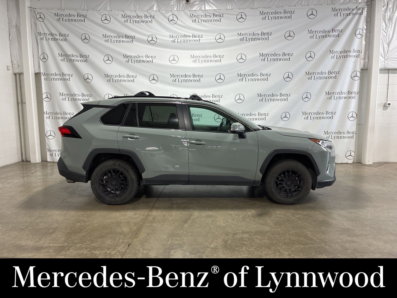 Used 2021 Toyota RAV4 XLE with VIN 2T3P1RFV5MW245641 for sale in Northfield, Minnesota