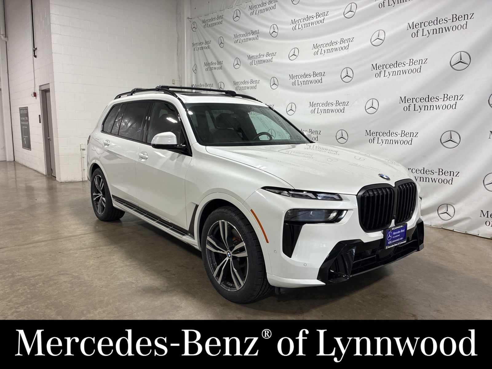 2023 BMW X7 40i's photo