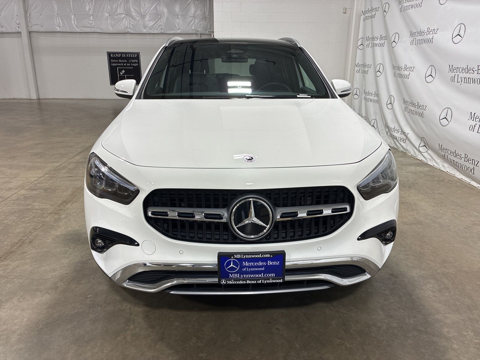 2025 Mercedes Benz GLA 250 4MATIC photo 2