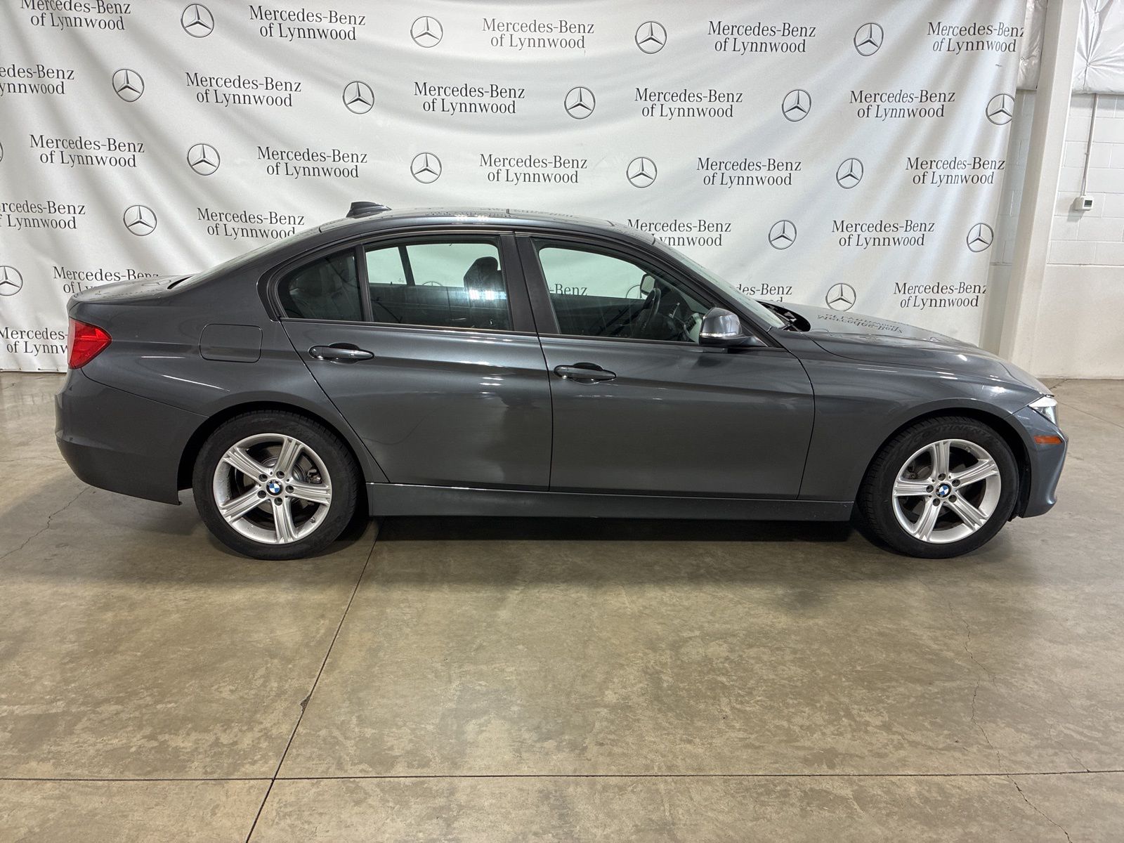 Used 2013 BMW 3 Series 320i with VIN WBA3C3C5XDF980771 for sale in Lynnwood, WA