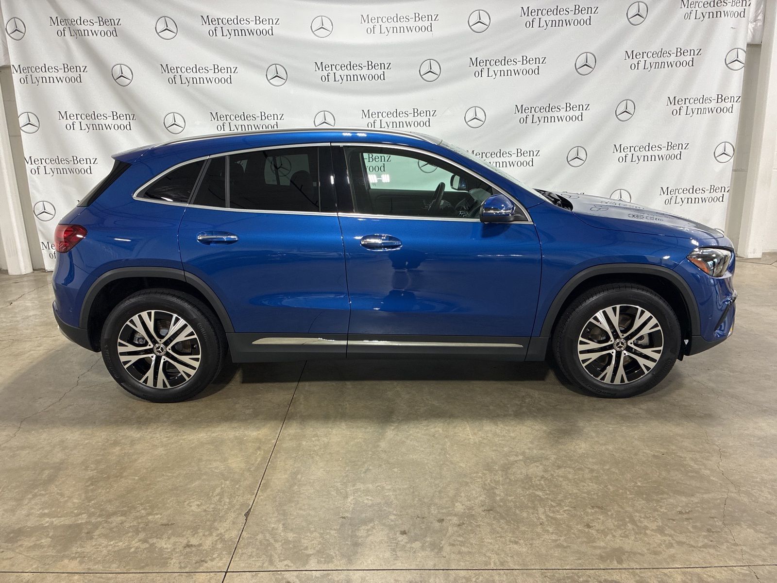 2025 Mercedes Benz GLA 250 4MATIC photo 3