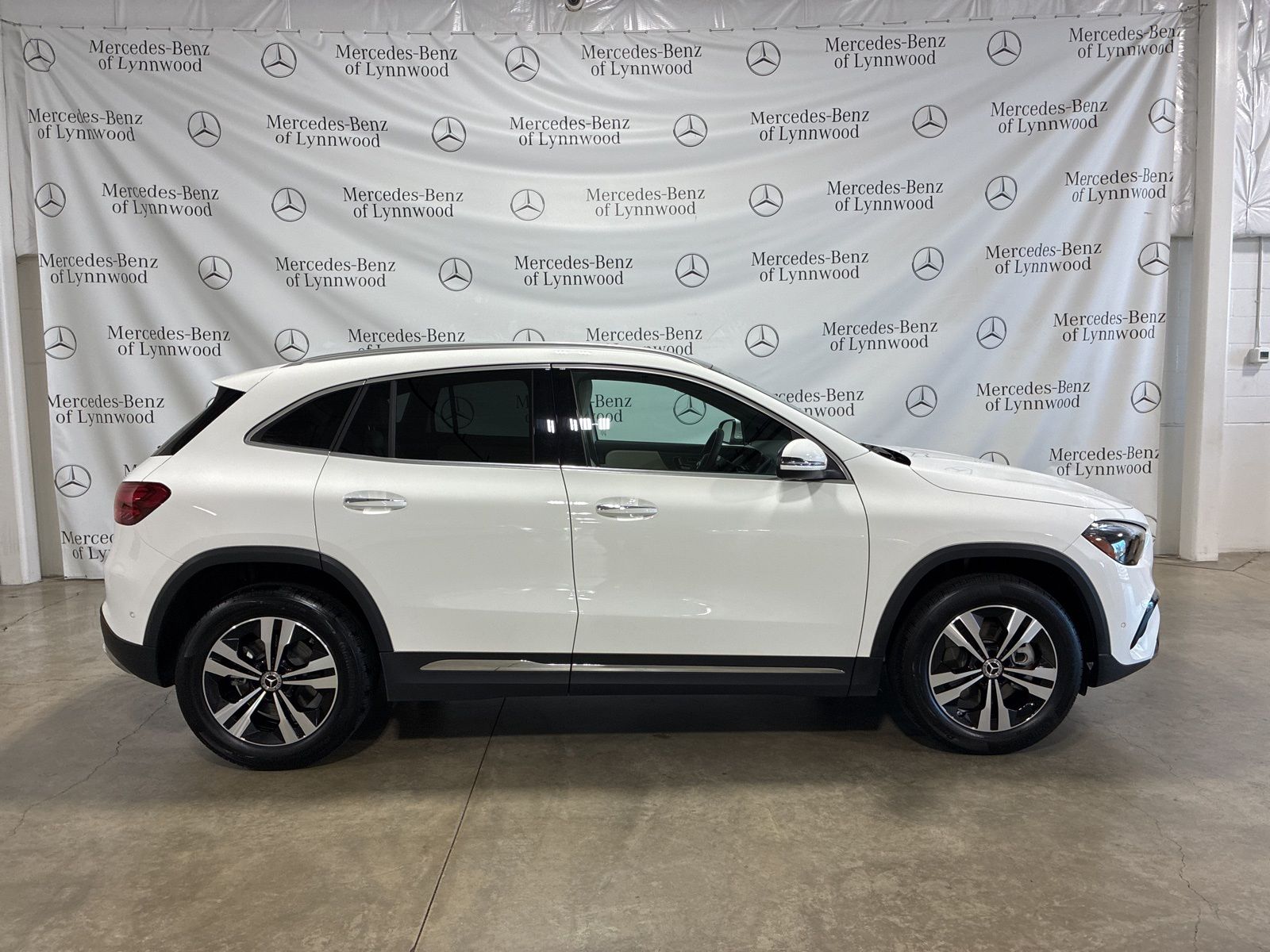 2025 Mercedes Benz GLA 250 4MATIC photo 3