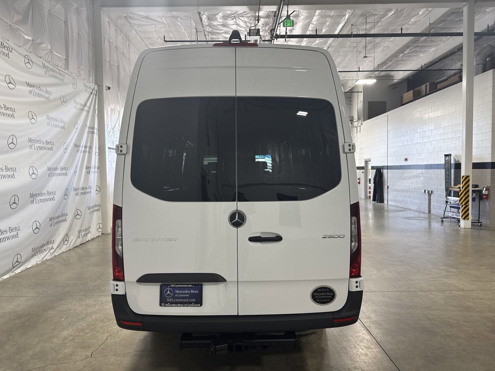 2025 Mercedes-Benz Sprinter Crew Van Base - Photo 6
