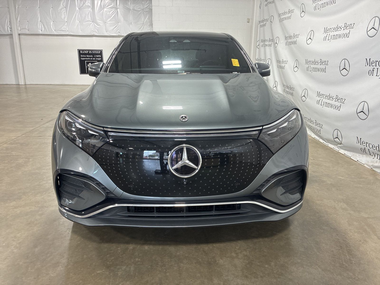 2023 Mercedes Benz EQS SUV 450 4MATIC photo 2