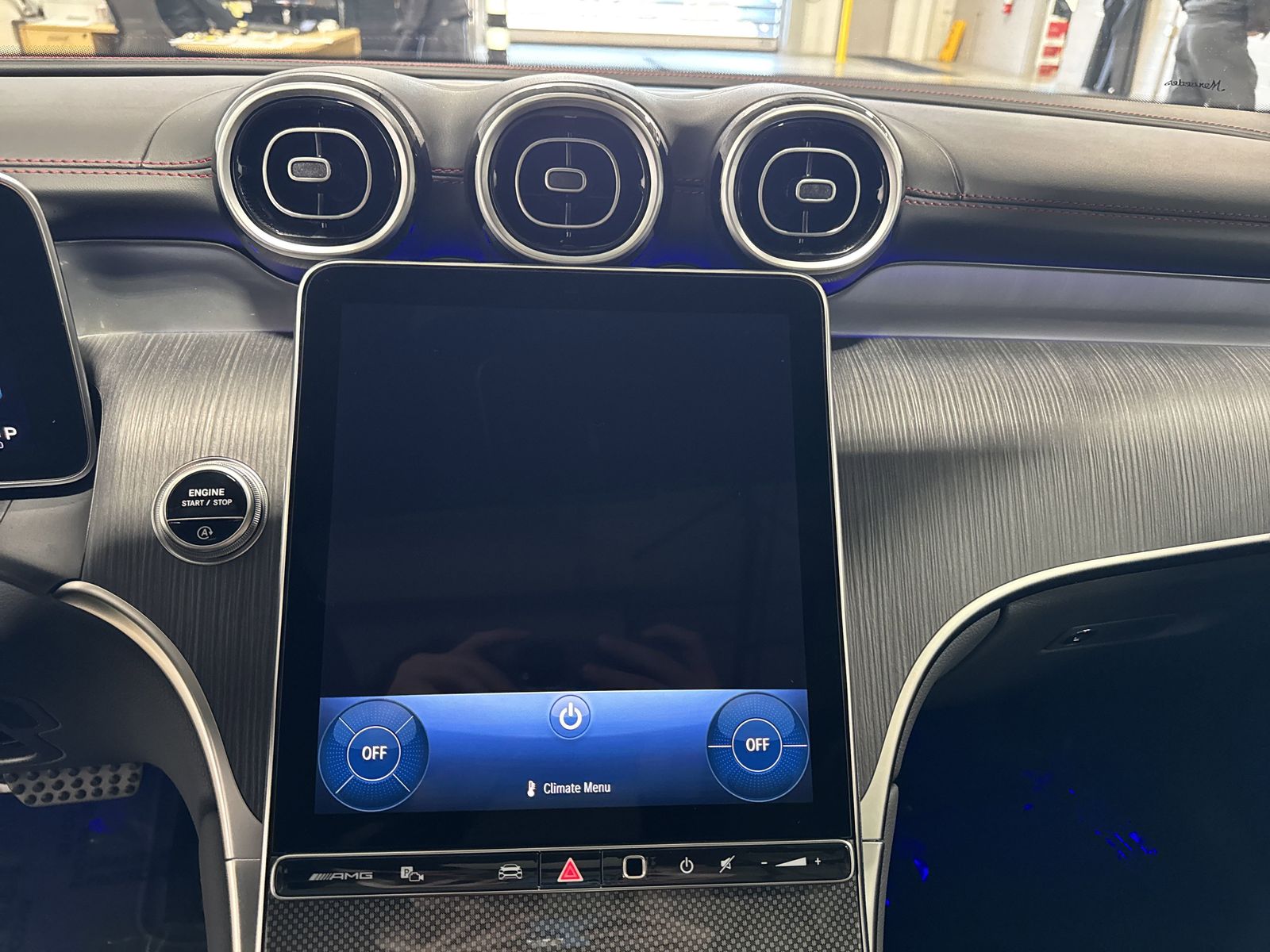 2025 Mercedes-Benz GLC AMG GLC43 - Photo 9