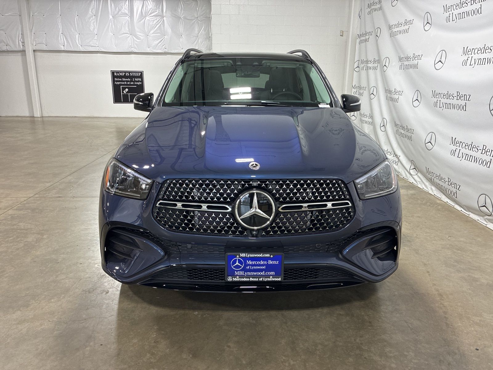 2026 Mercedes Benz GLE 450 4MATIC photo 2