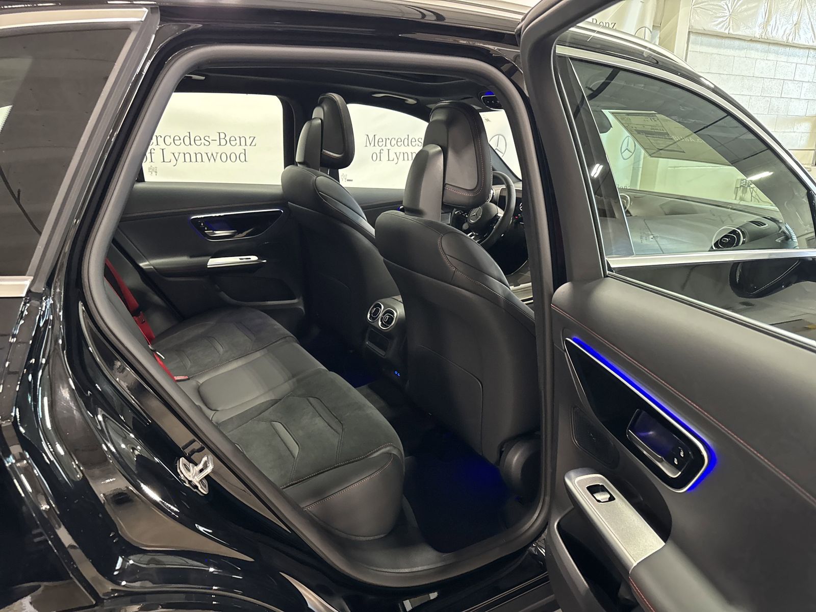 2025 Mercedes-Benz GLC AMG GLC43 - Photo 13