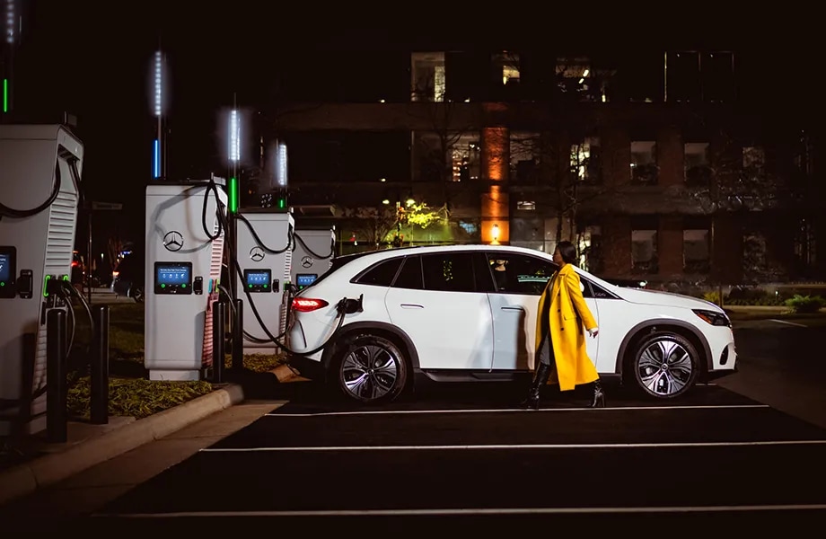 Mercedes-Benz EV charging in pusblie
