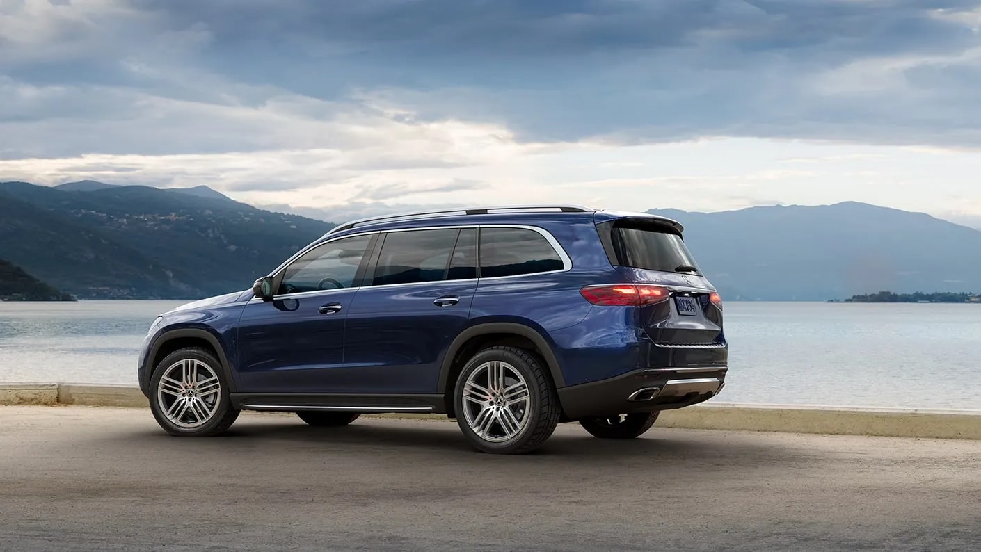 2025-mercedes-benz-GLS-SUV-posed.png