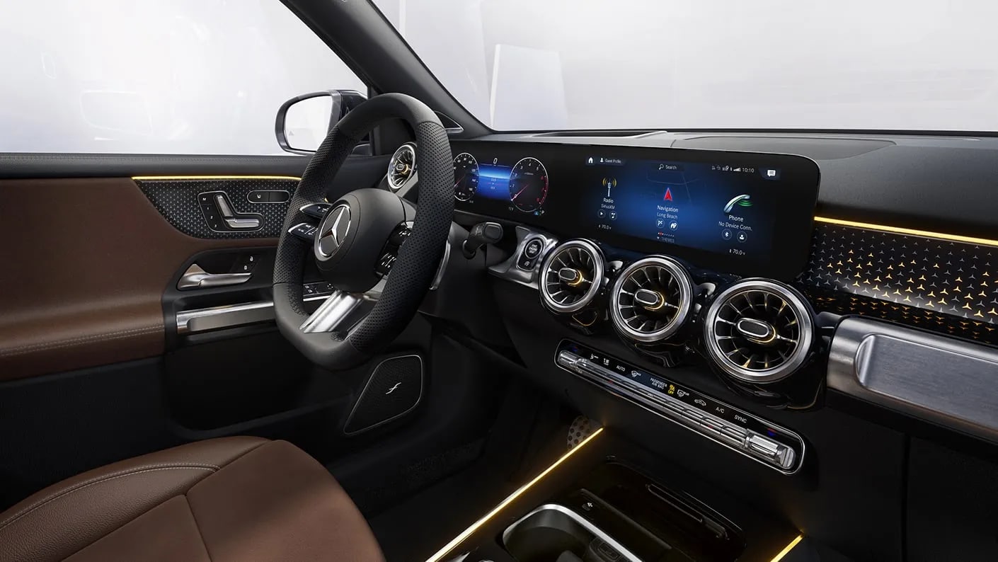 2025-mercedes-benz-glb-suv-front-dash-closeup-safety.png