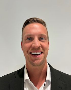 Staff member Stefan Halata from 51fdf7d30ba8