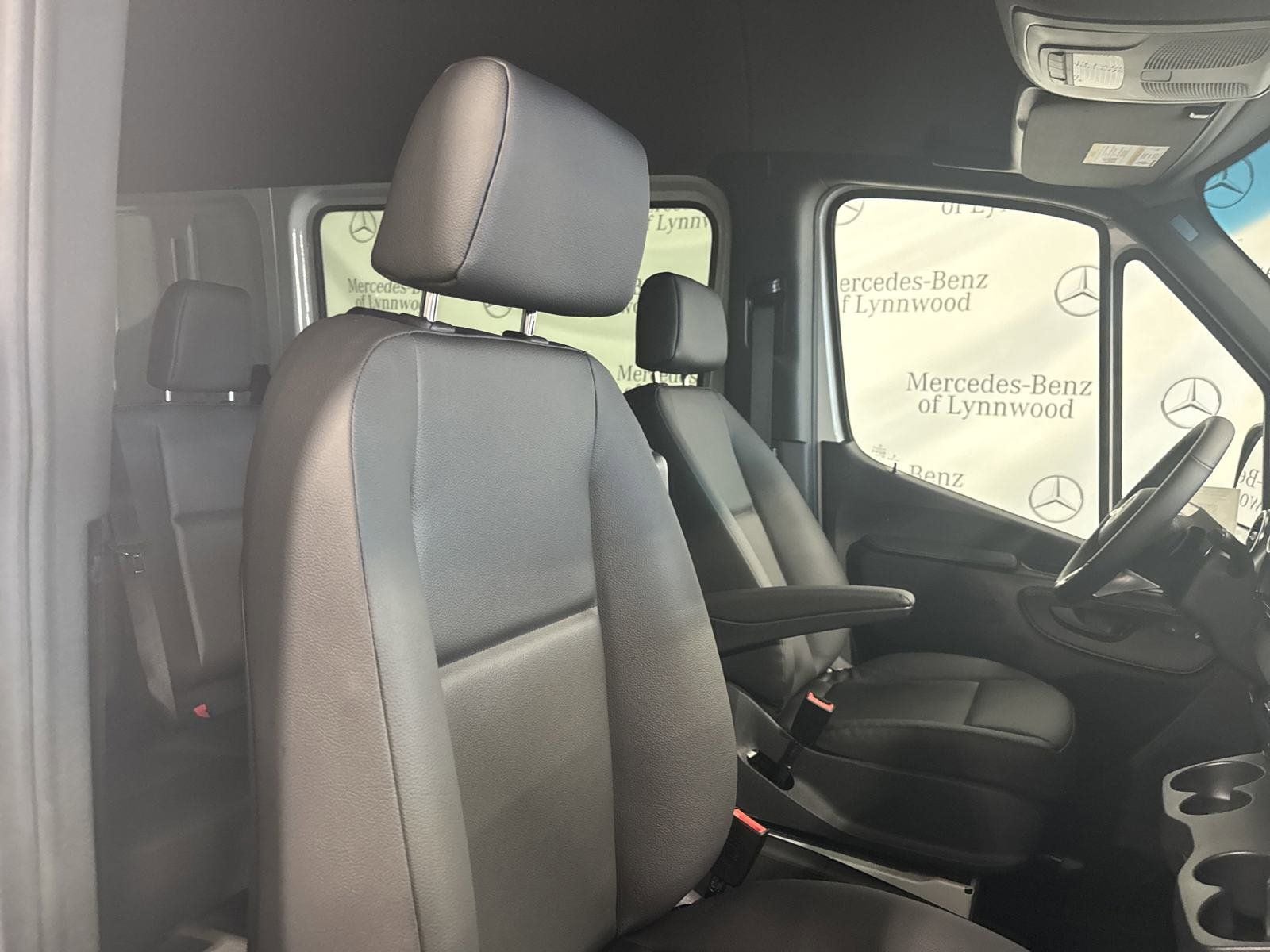 2025 Mercedes-Benz Sprinter Crew Van Base - Photo 18