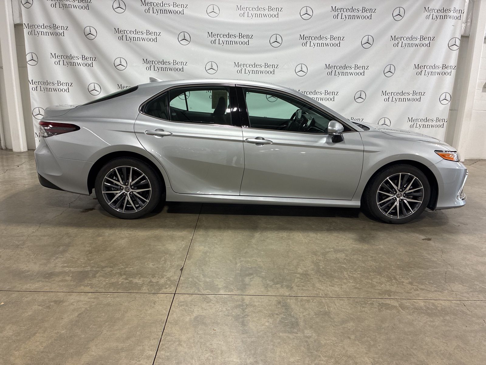 2023 Toyota Camry XLE photo 2