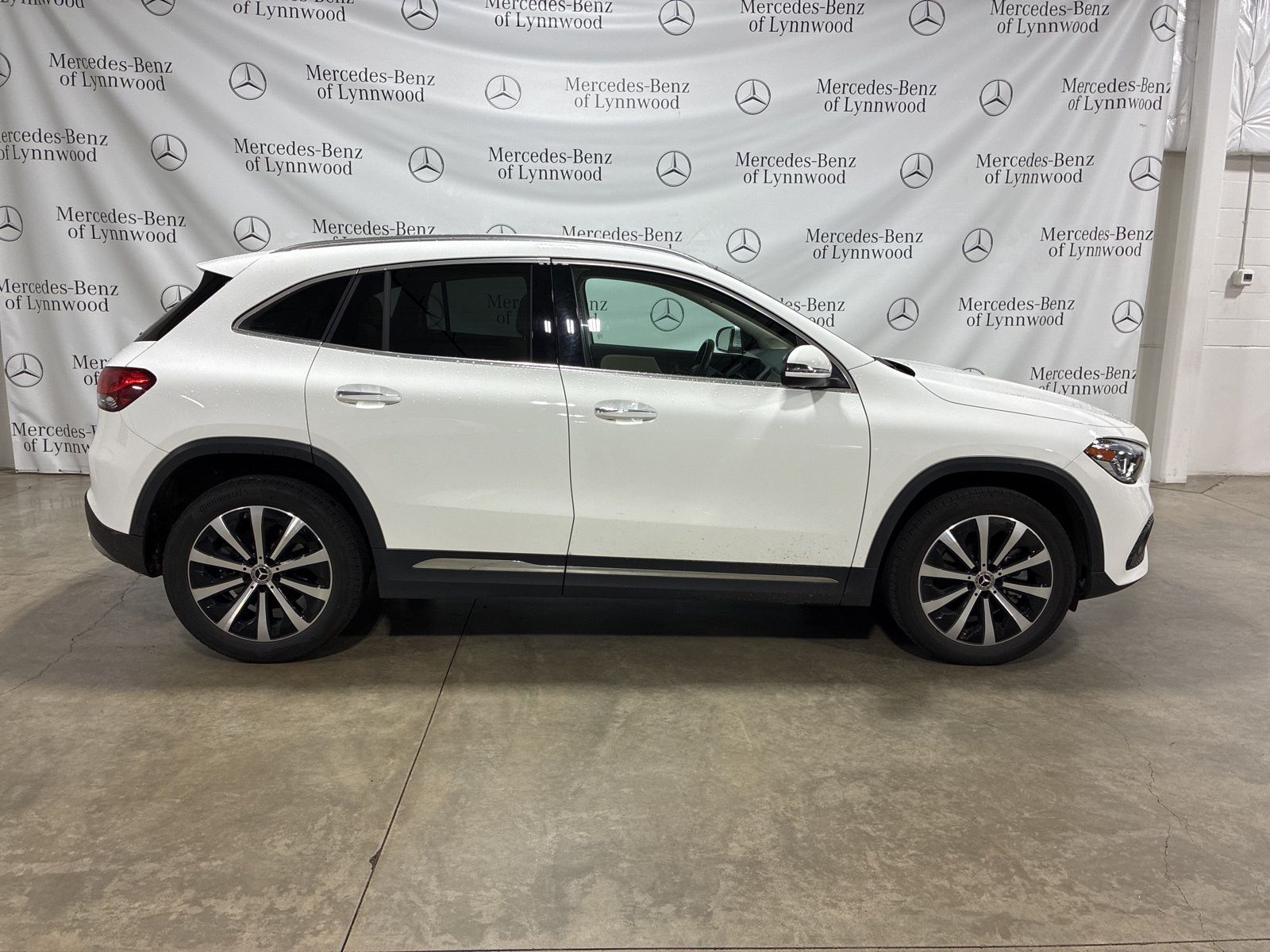 2023 Mercedes Benz GLA 250 4MATIC photo 2