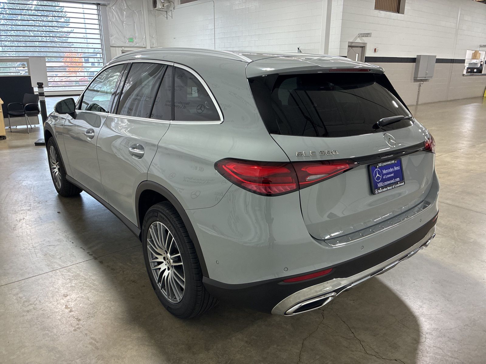 2026 Mercedes Benz GLC 300 4MATIC photo 4