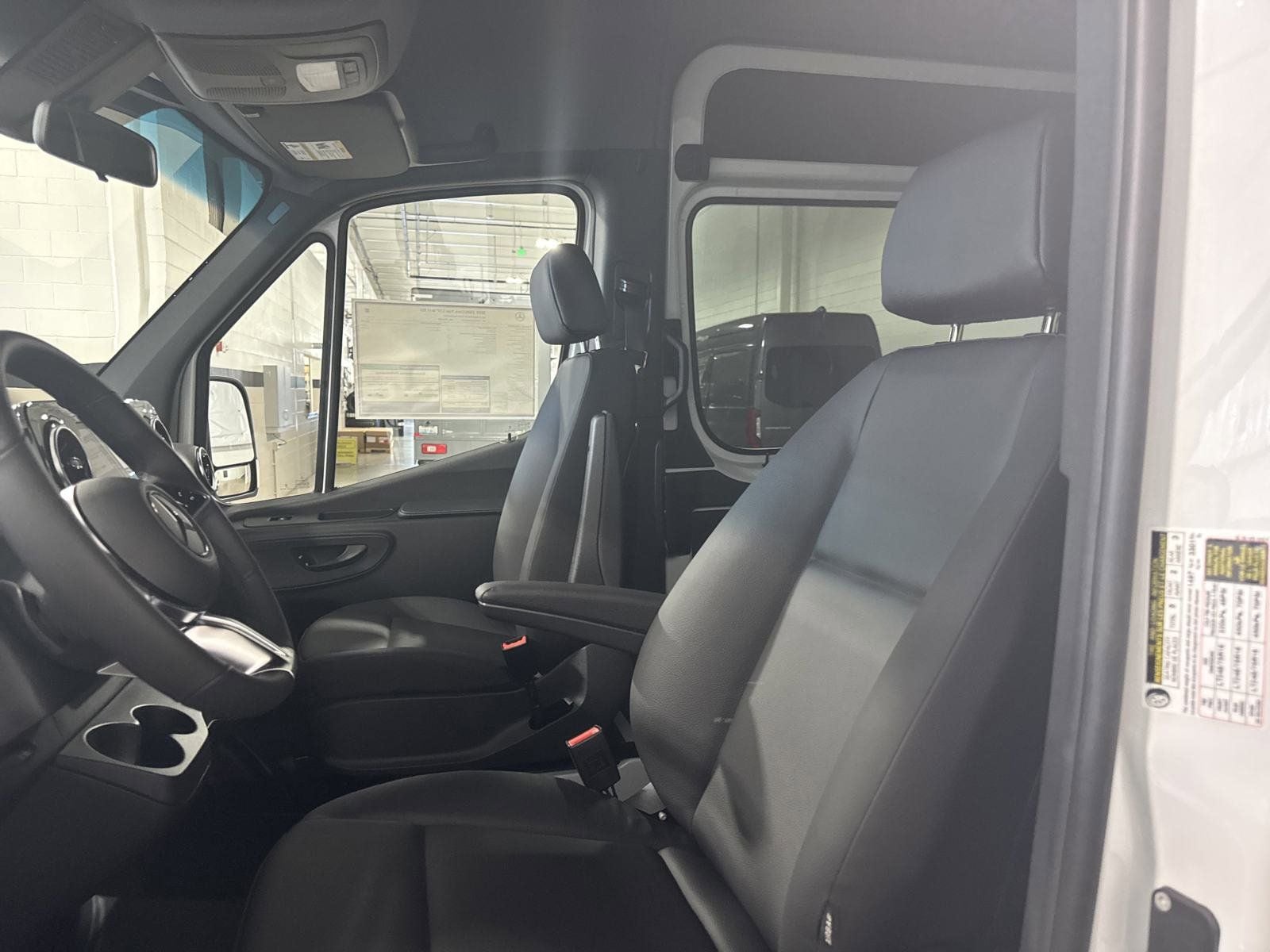 2025 Mercedes-Benz Sprinter Crew Van Base - Photo 11