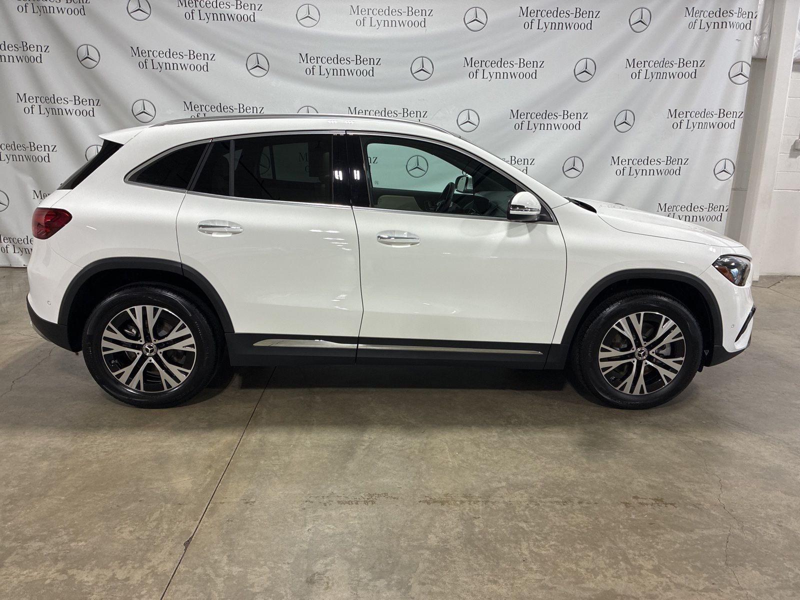 2025 Mercedes Benz GLA 250 4MATIC photo 3