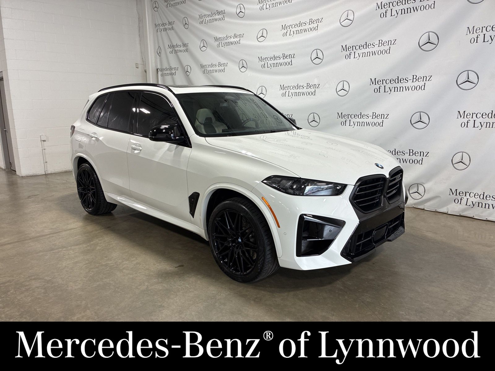 2024 BMW X5 M Competition's photo