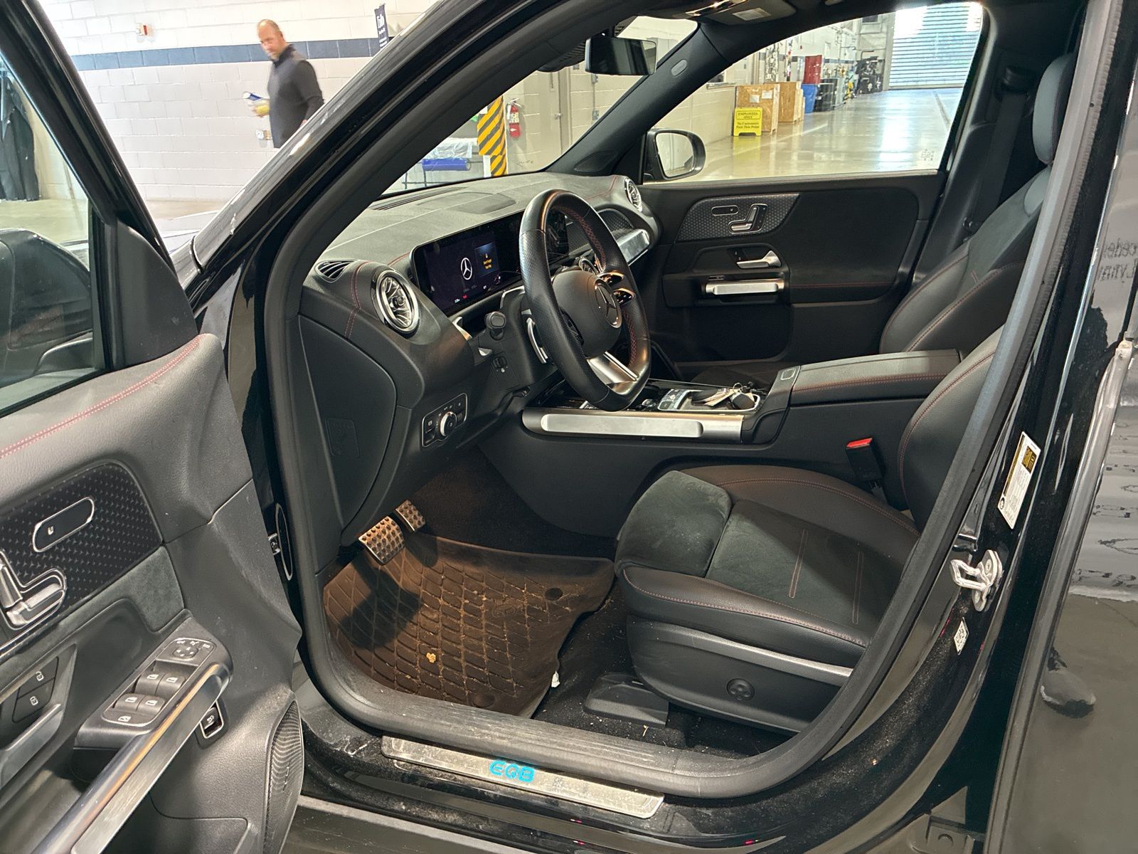 2024 Mercedes Benz EQB 300 4MATIC photo 3