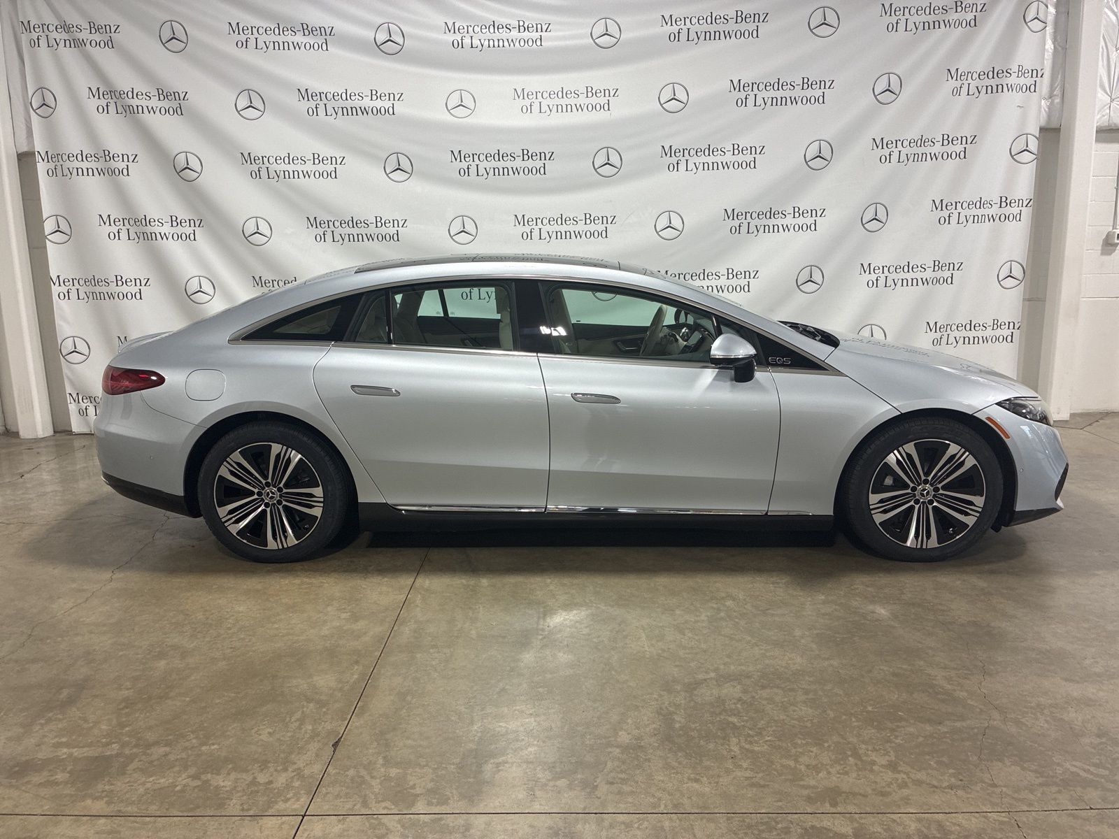 2023 Mercedes Benz EQS Sedan 450 4MATIC photo 3