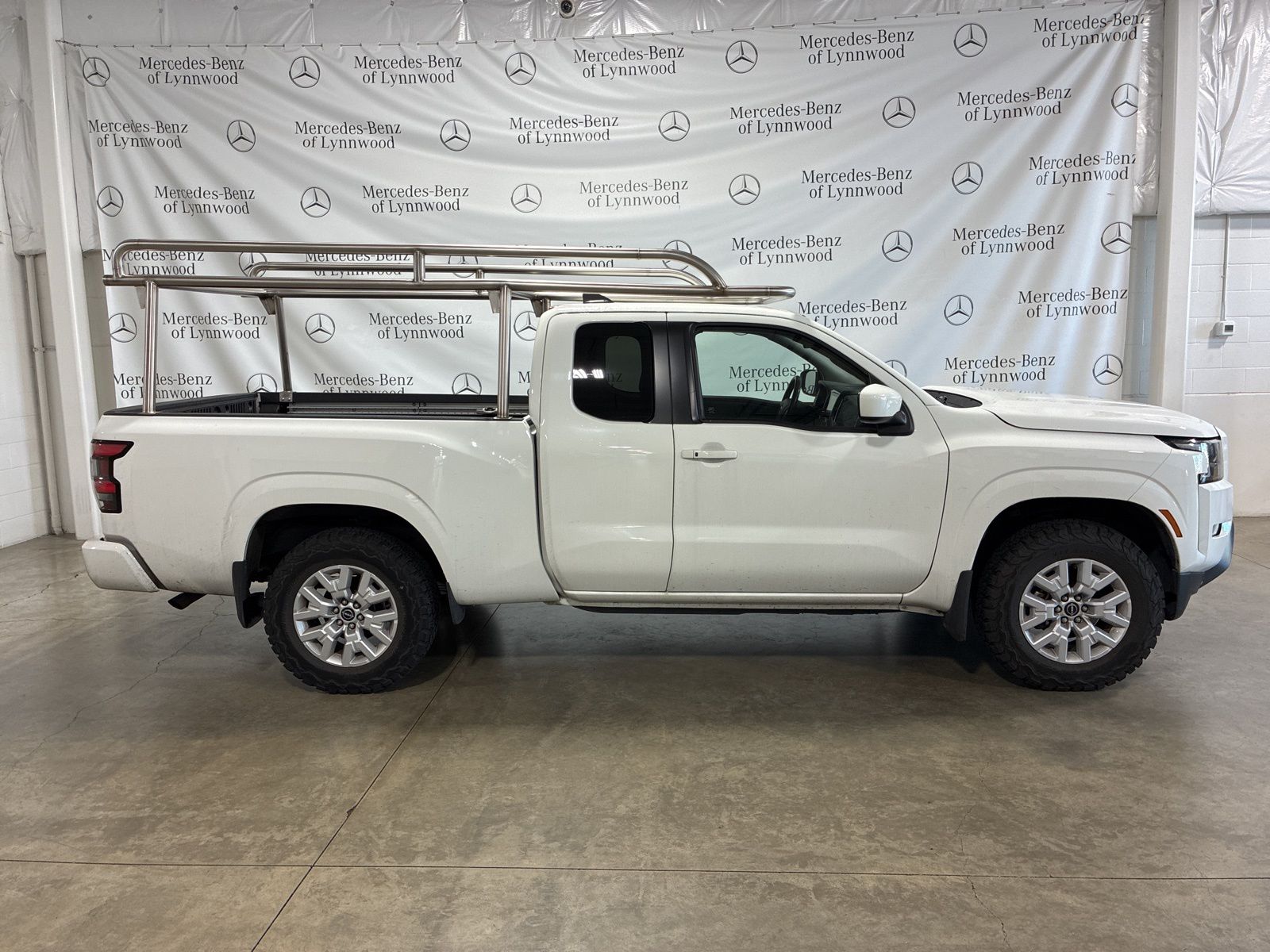 2023 Nissan Frontier SV photo 2
