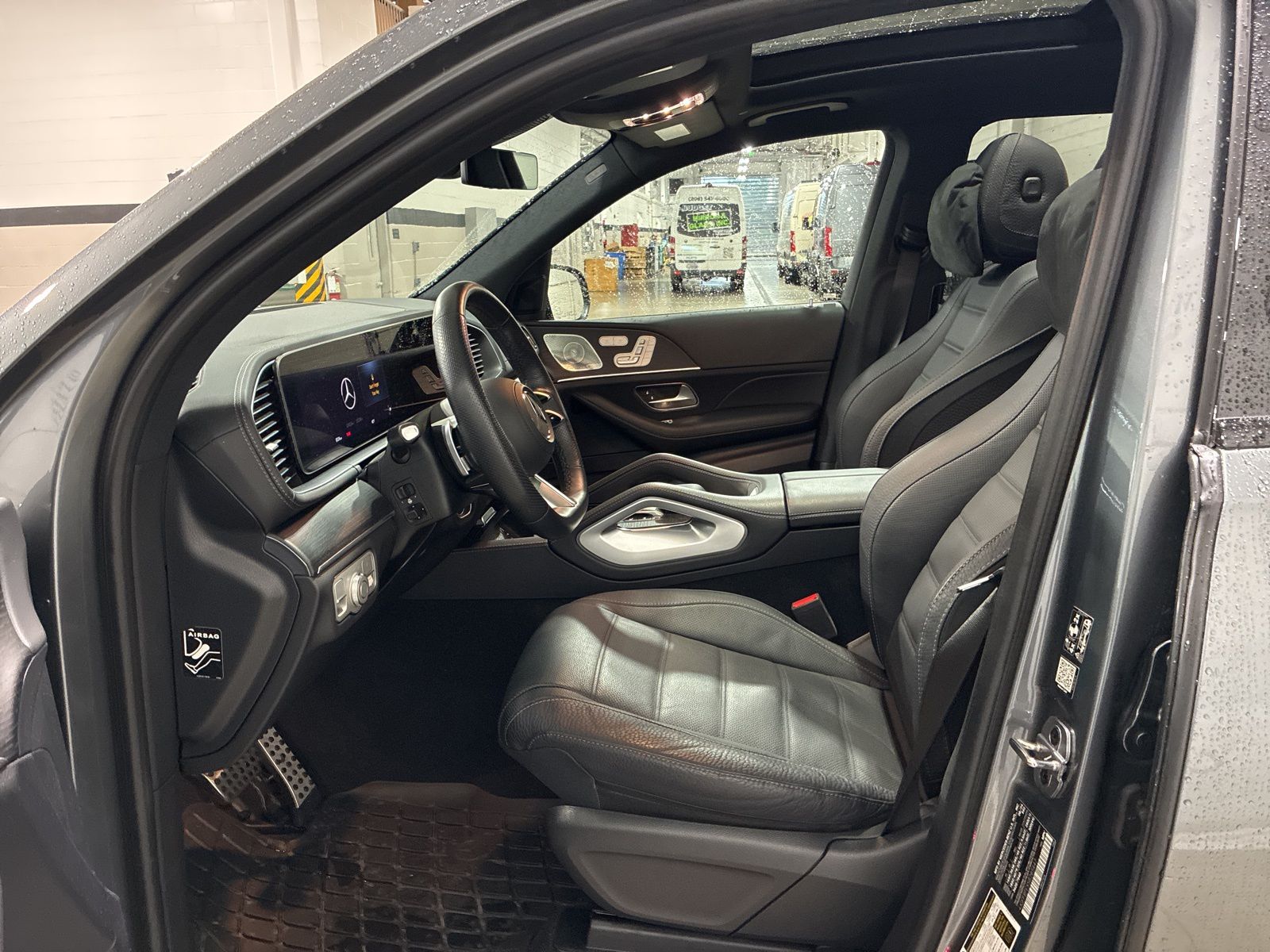 2025 Mercedes Benz GLS 580 4MATIC photo 3