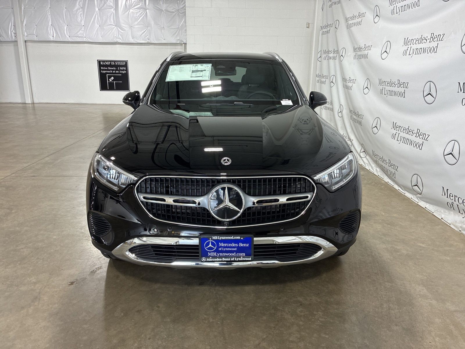 2026 Mercedes Benz GLC 300 4MATIC photo 2