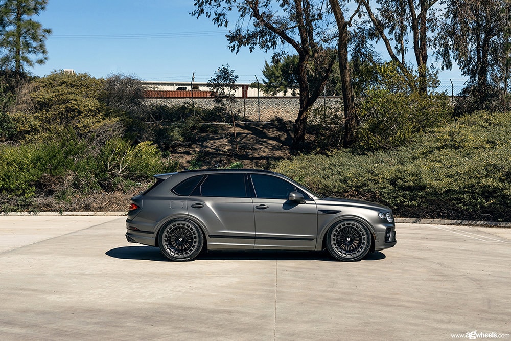 Used 2022 Bentley Bentayga Base with VIN SJAAM2ZV4NC015014 for sale in Lynnwood, WA