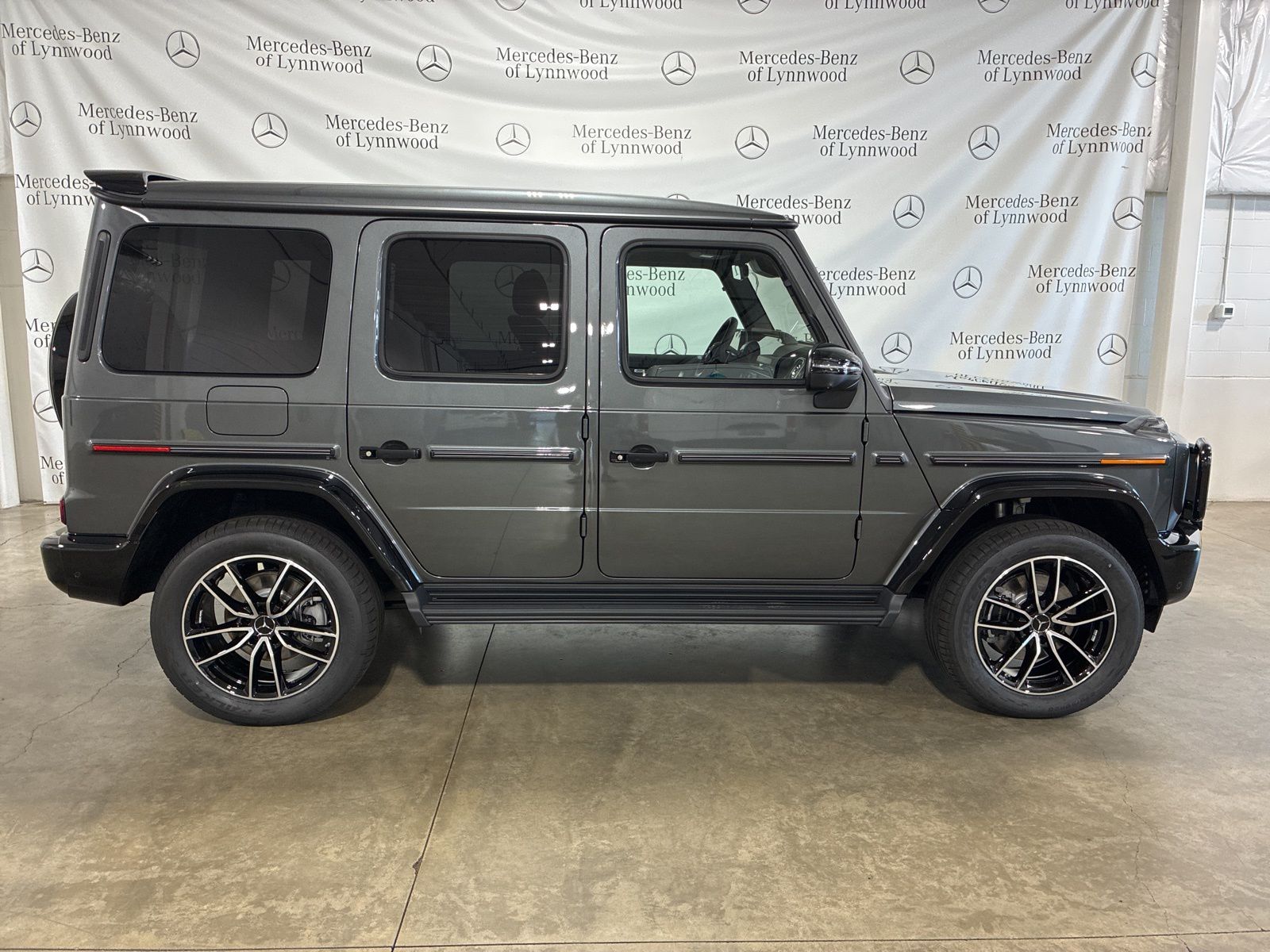 2025 Mercedes Benz G 550 photo 3