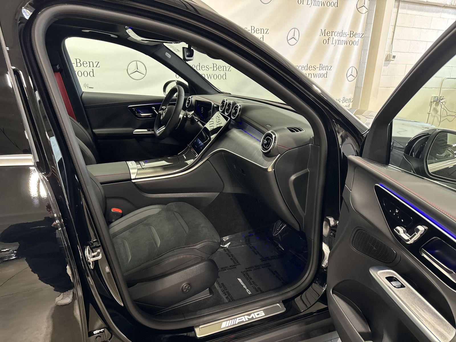 2025 Mercedes-Benz GLC AMG GLC43 - Photo 11