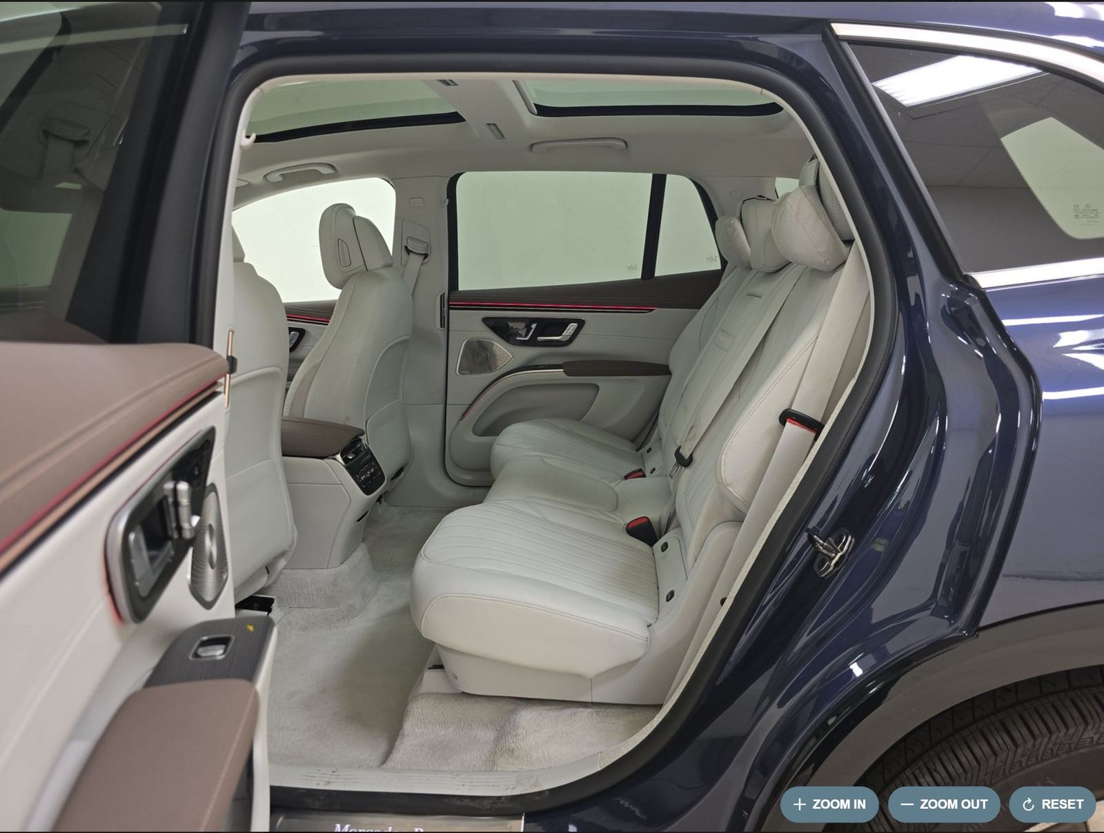 2023 Mercedes Benz EQS SUV 450 4MATIC photo 4