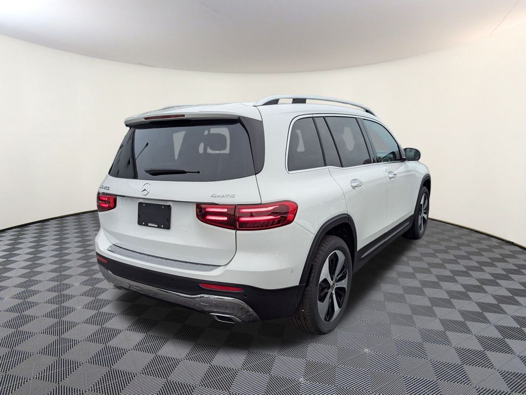 2026 Mercedes Benz GLB 250 4MATIC photo 2