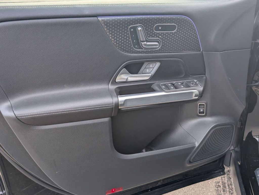 2025 Mercedes-Benz GLB Base - Photo 11