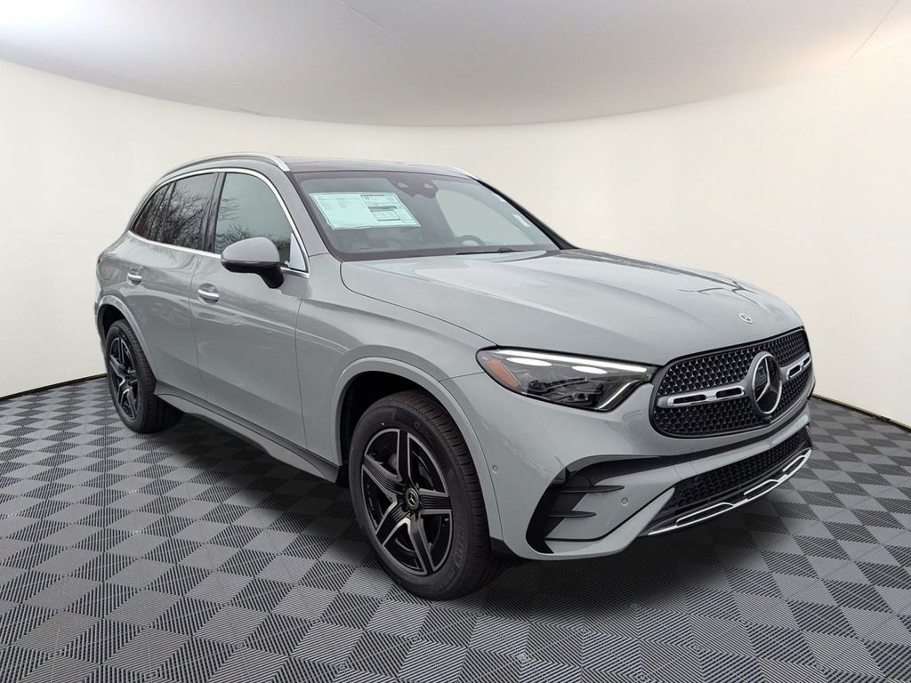 2026 Mercedes-Benz GLC Base's photo