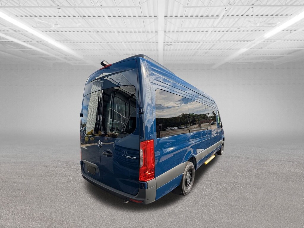 New 2025 Mercedes-Benz Sprinter 2500 Passenger 170 WB Minivan/Van