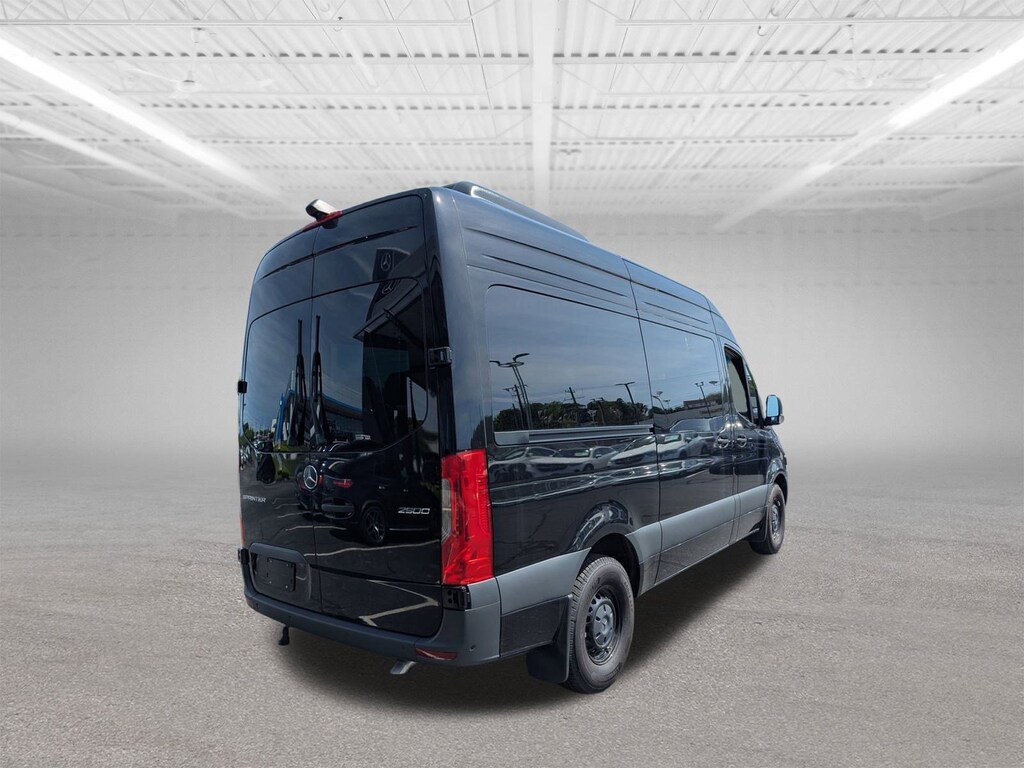 New 2024 Mercedes-Benz Sprinter 2500 Passenger 144 WB Minivan/Van