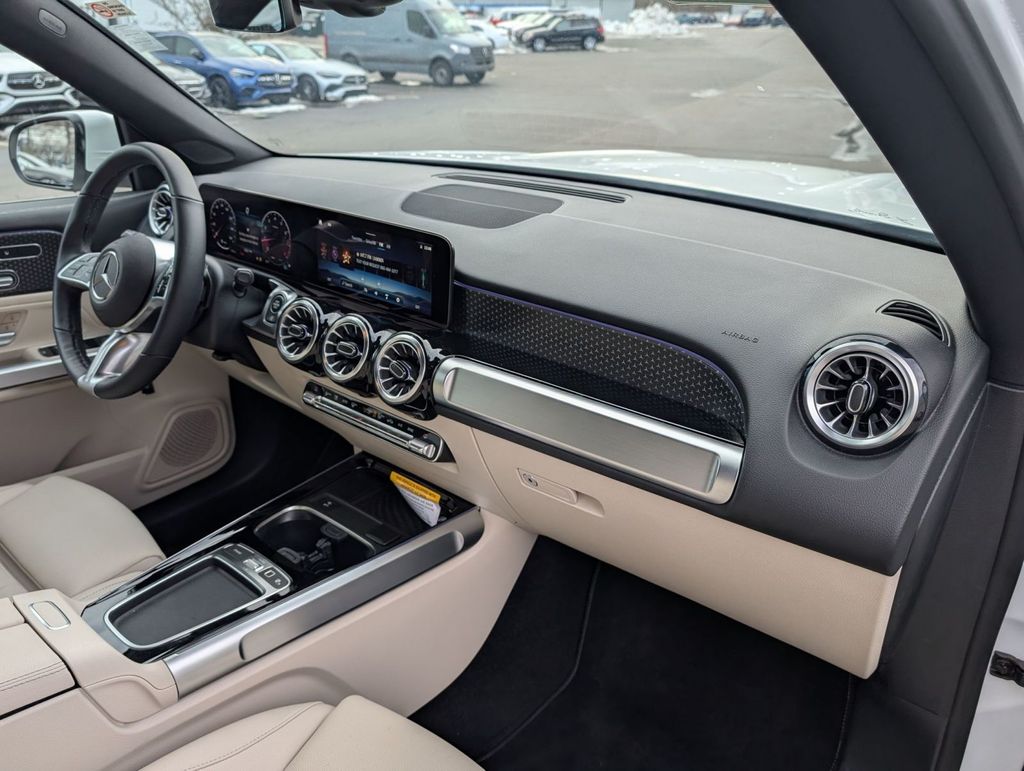 2025 Mercedes-Benz GLB Base - Photo 29