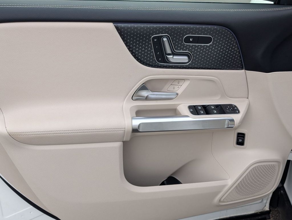2025 Mercedes-Benz GLB Base - Photo 12
