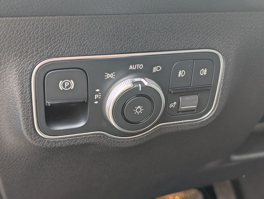 2025 Mercedes-Benz GLB Base - Photo 32