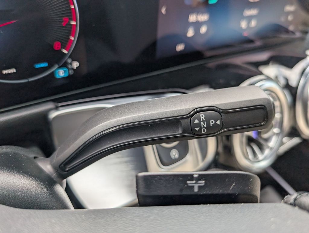 2025 Mercedes-Benz GLB Base - Photo 24