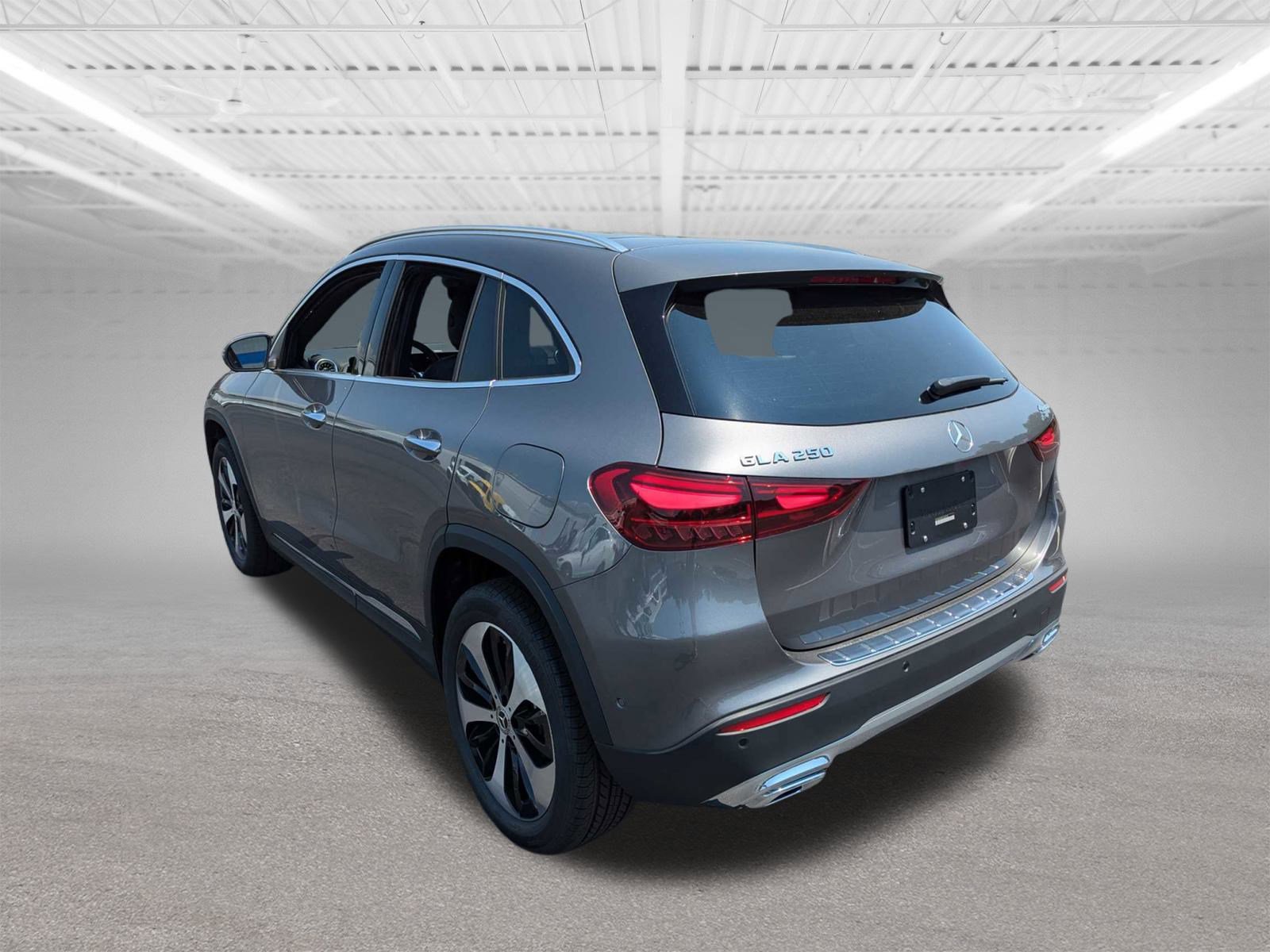 2025 Mercedes Benz GLA 250 4MATIC photo 4