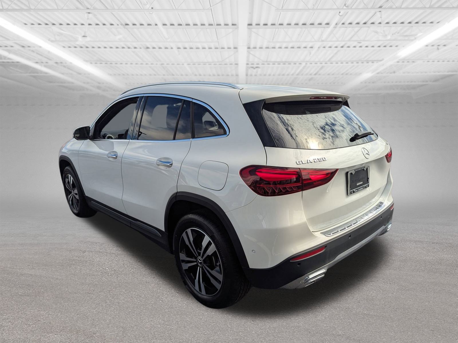 2026 Mercedes Benz GLA 250 4MATIC photo 4