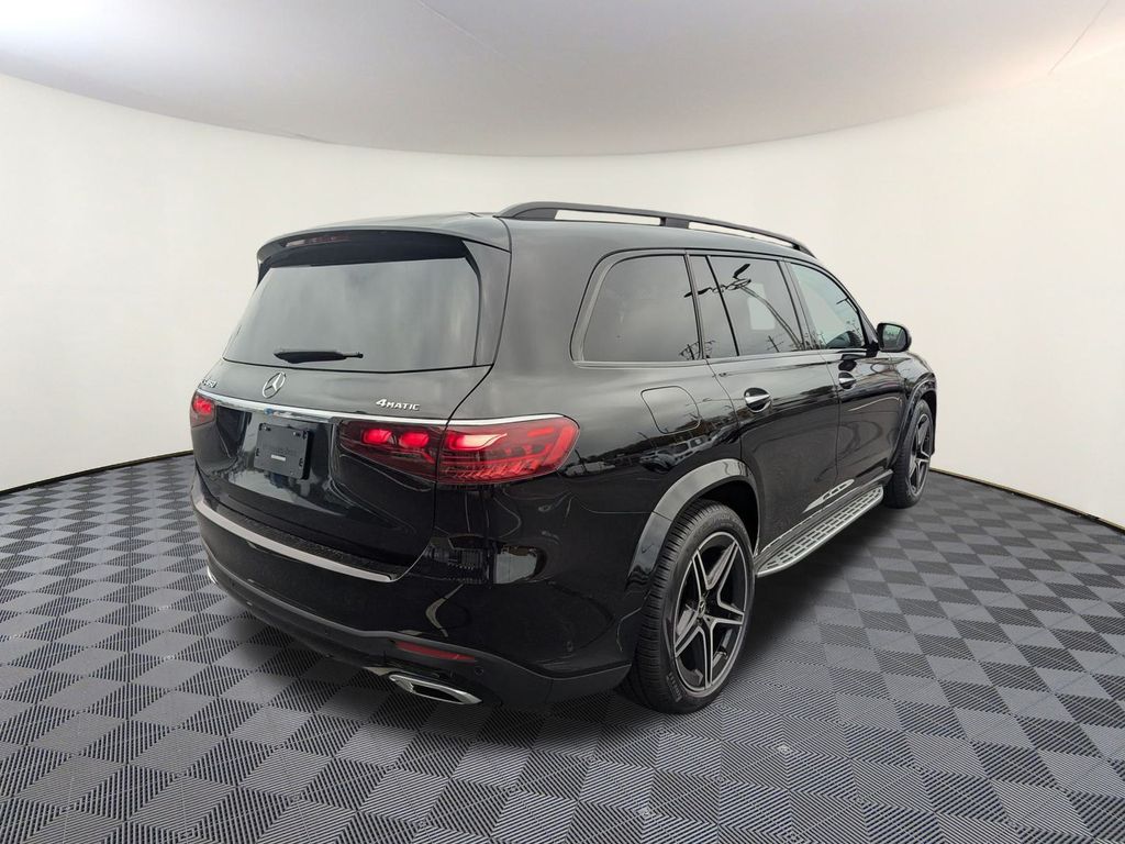 2026 Mercedes Benz GLS 450 4MATIC photo 3
