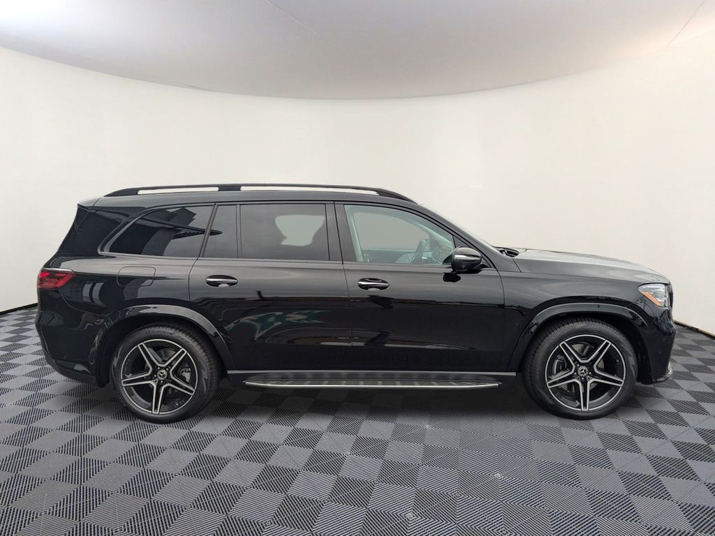 2026 Mercedes Benz GLS 450 4MATIC photo 2
