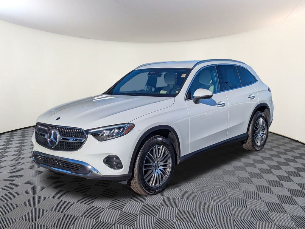 2025 Mercedes-Benz GLC Base's photo