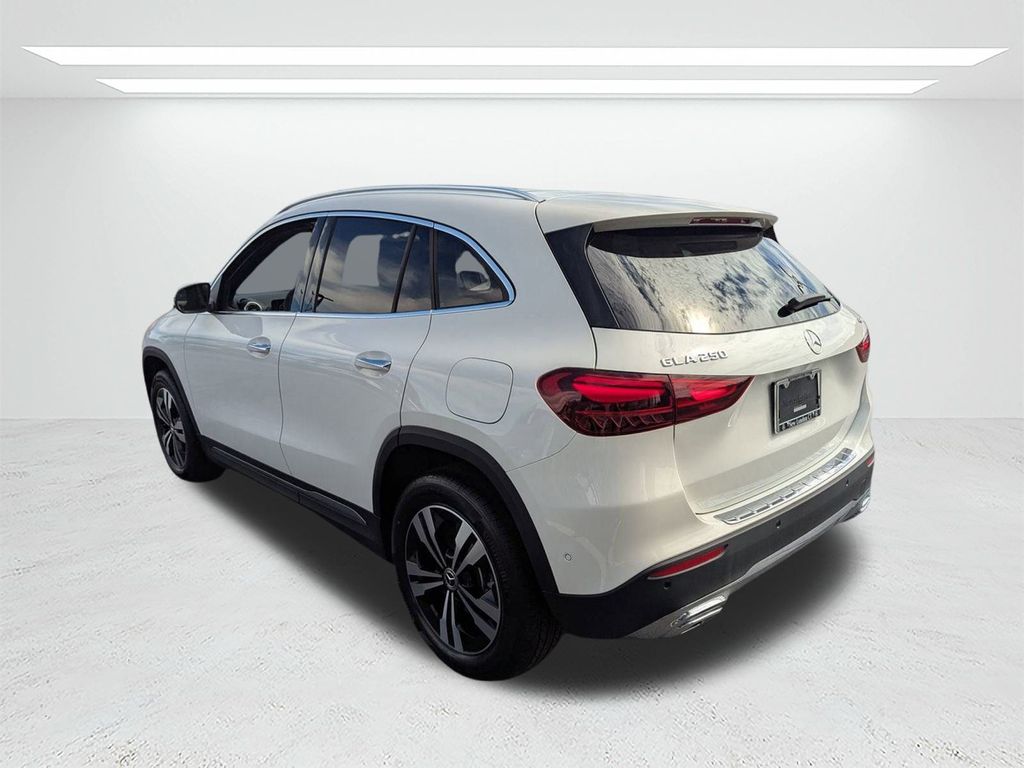 2026 Mercedes Benz GLA 250 4MATIC photo 3