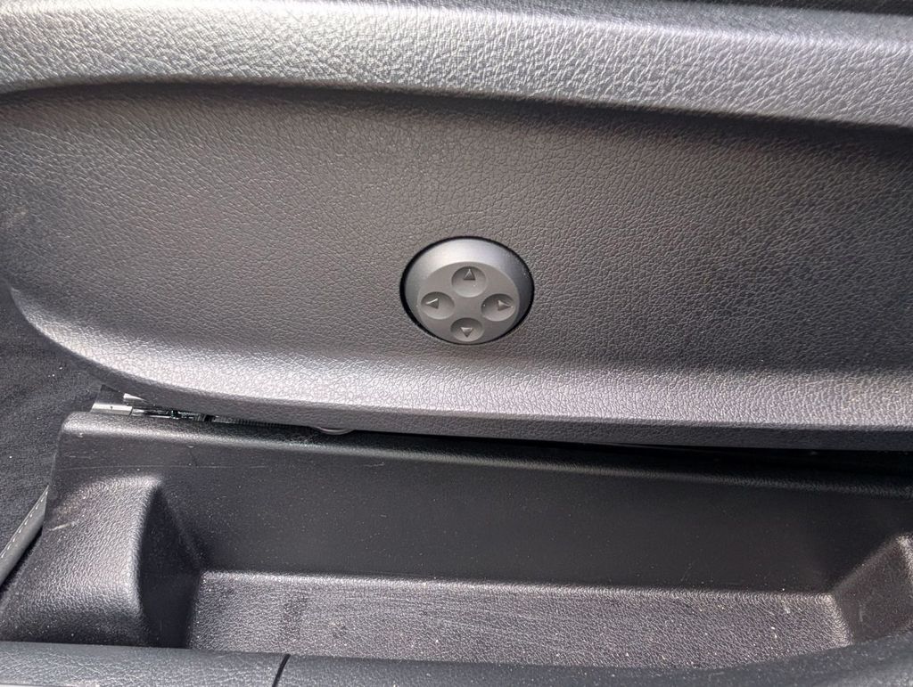 2025 Mercedes-Benz GLB Base - Photo 29