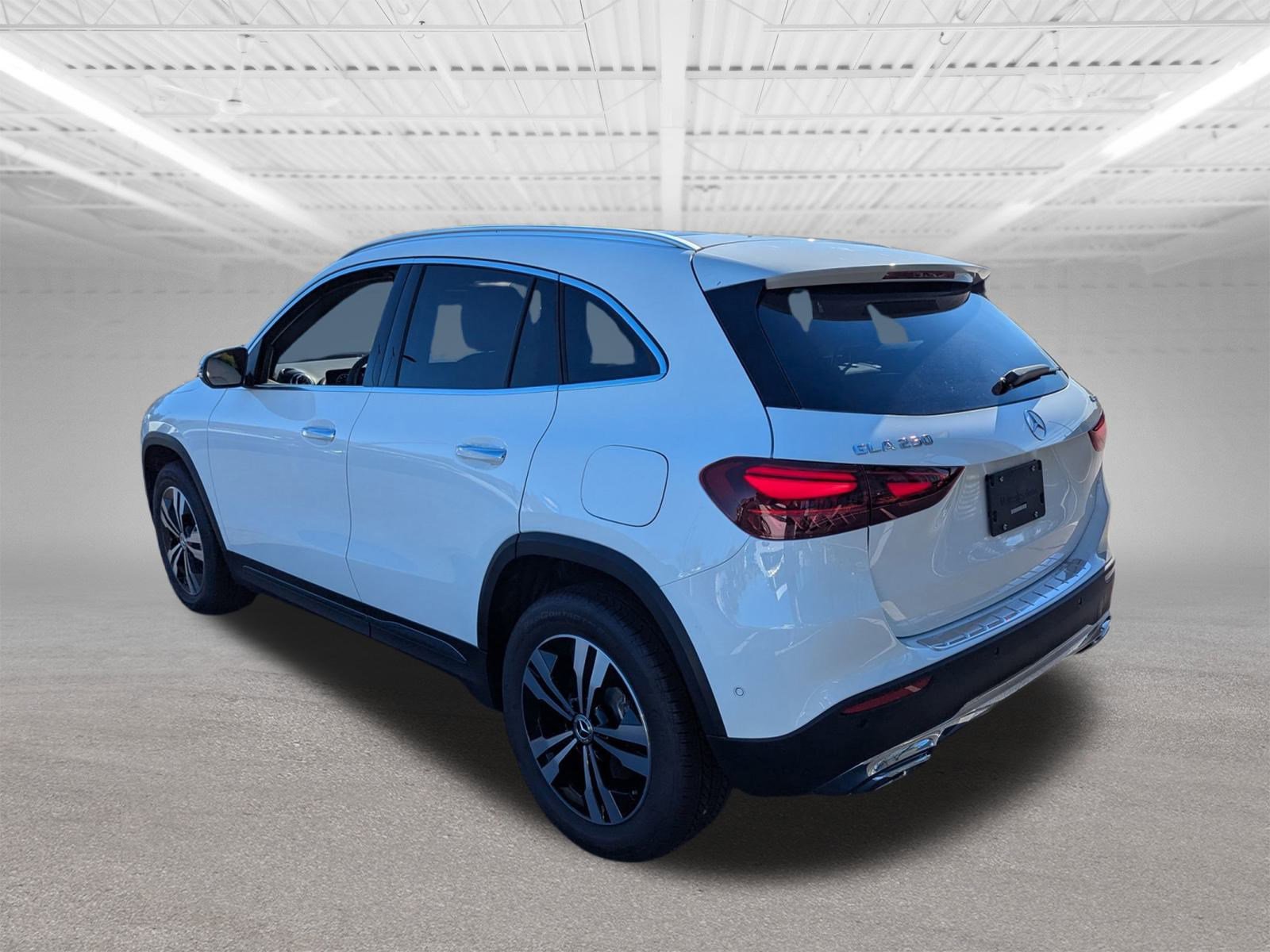 2026 Mercedes Benz GLA 250 4MATIC photo 4